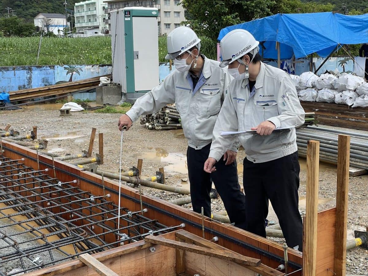 型枠工事で鉄筋が適切に配置されるか確認! 鉢嶺工務店での順調な新築工事